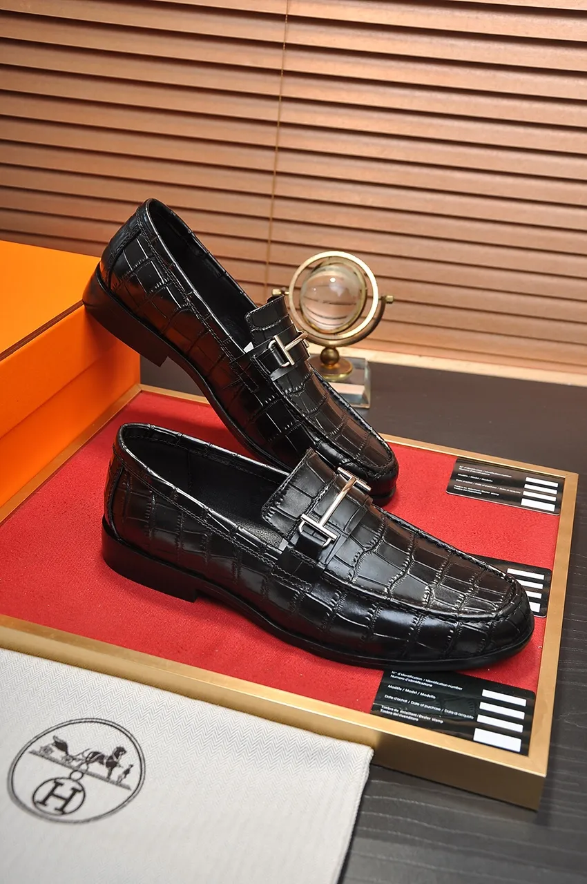 Men's shoes💰460💶[HERMES] (sheepskin lining)🍀Italian top luxury🍀He does not pursue novel styles and gorgeous colors, but attracts the favor of successful men with his flawless, elegant and classic style. Formal leather shoes This very comfortable, simple and stable style allows you to easily match any style! The pattern is absolutely 1:1 refined from the original case, and we strive for excellence in materials, imported cowhide + sheepskin lining💪💪💪extraordinary texture👍! .Black Brown Size: 38-45 (45 customized)
